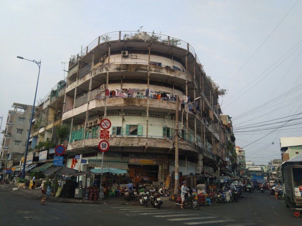 Christinas – Nhóm ba đứa dọn&nbsp;phòng