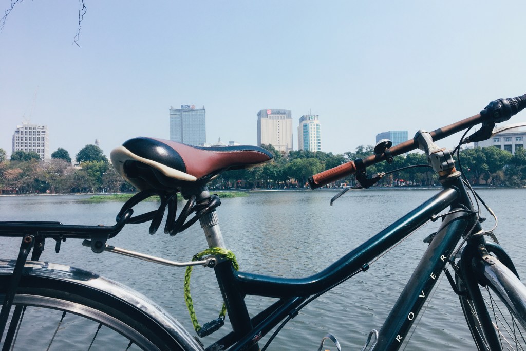 tuổi 25, nỗi đau về tiền, về Mẹ